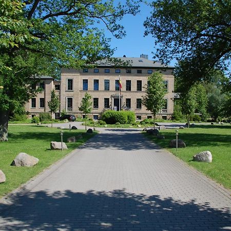 Gutshaus Redewisch Hotel & Restaurant Boltenhagen  Esterno foto