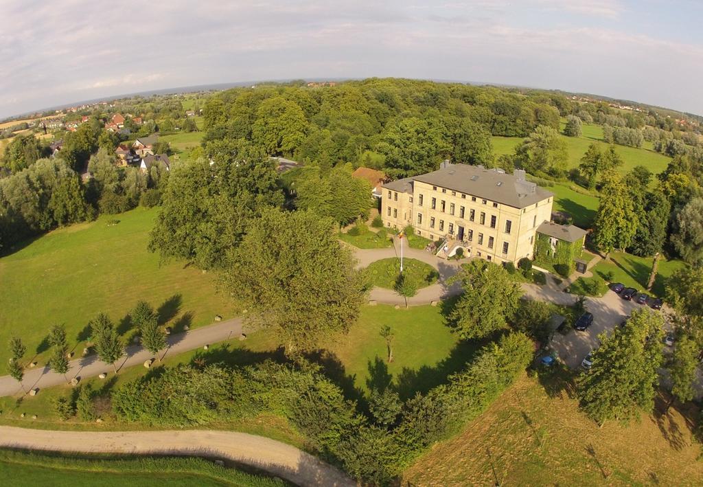 Gutshaus Redewisch Hotel & Restaurant Boltenhagen  Esterno foto
