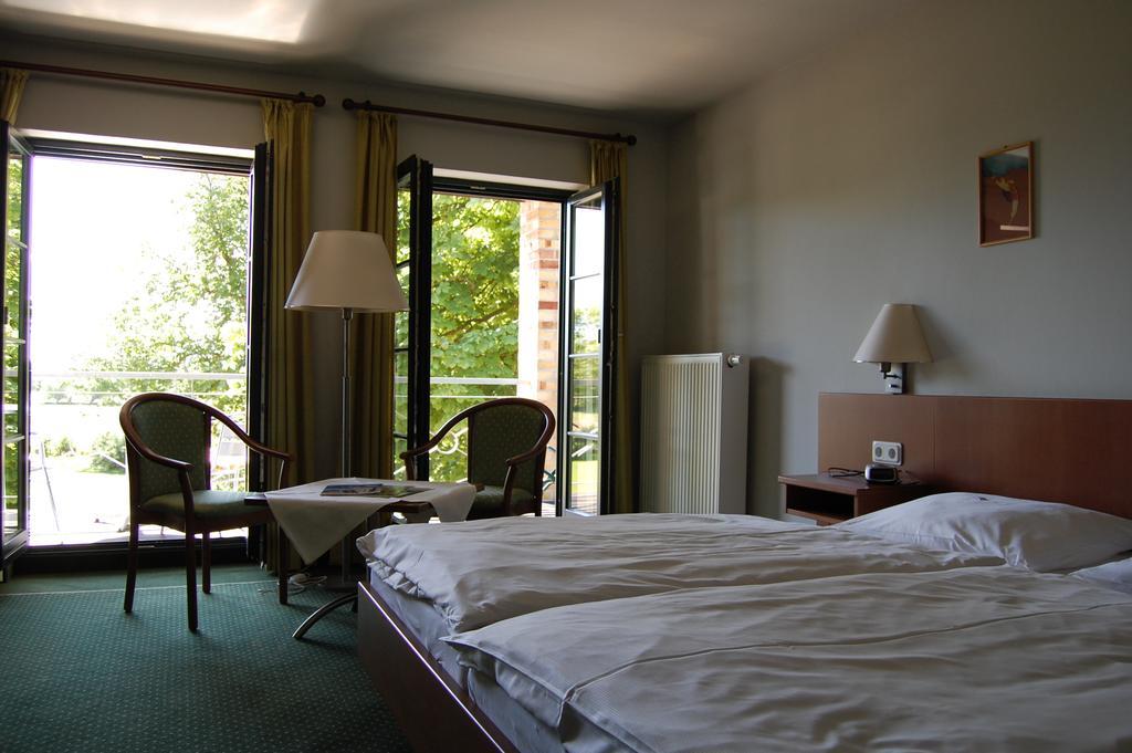 Gutshaus Redewisch Hotel & Restaurant Boltenhagen  Esterno foto