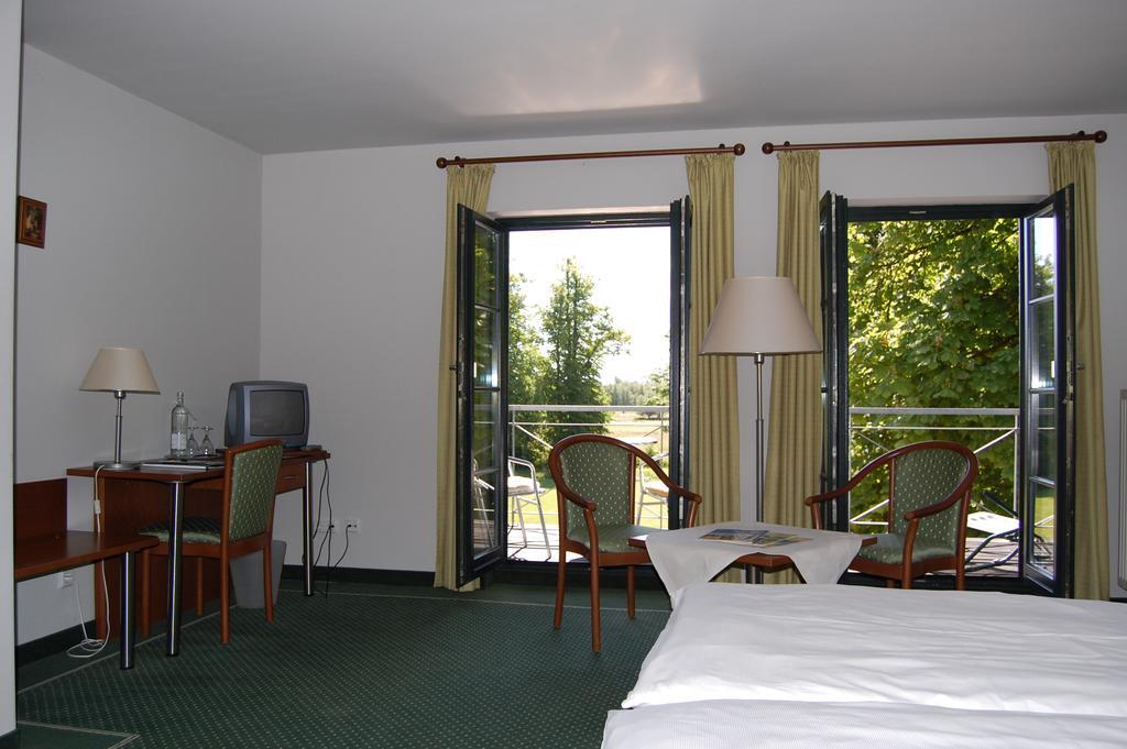 Gutshaus Redewisch Hotel & Restaurant Boltenhagen  Esterno foto