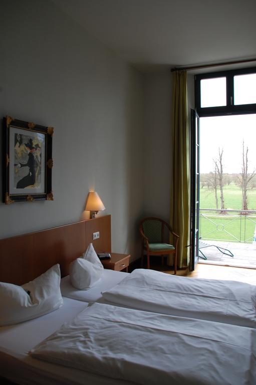 Gutshaus Redewisch Hotel & Restaurant Boltenhagen  Esterno foto